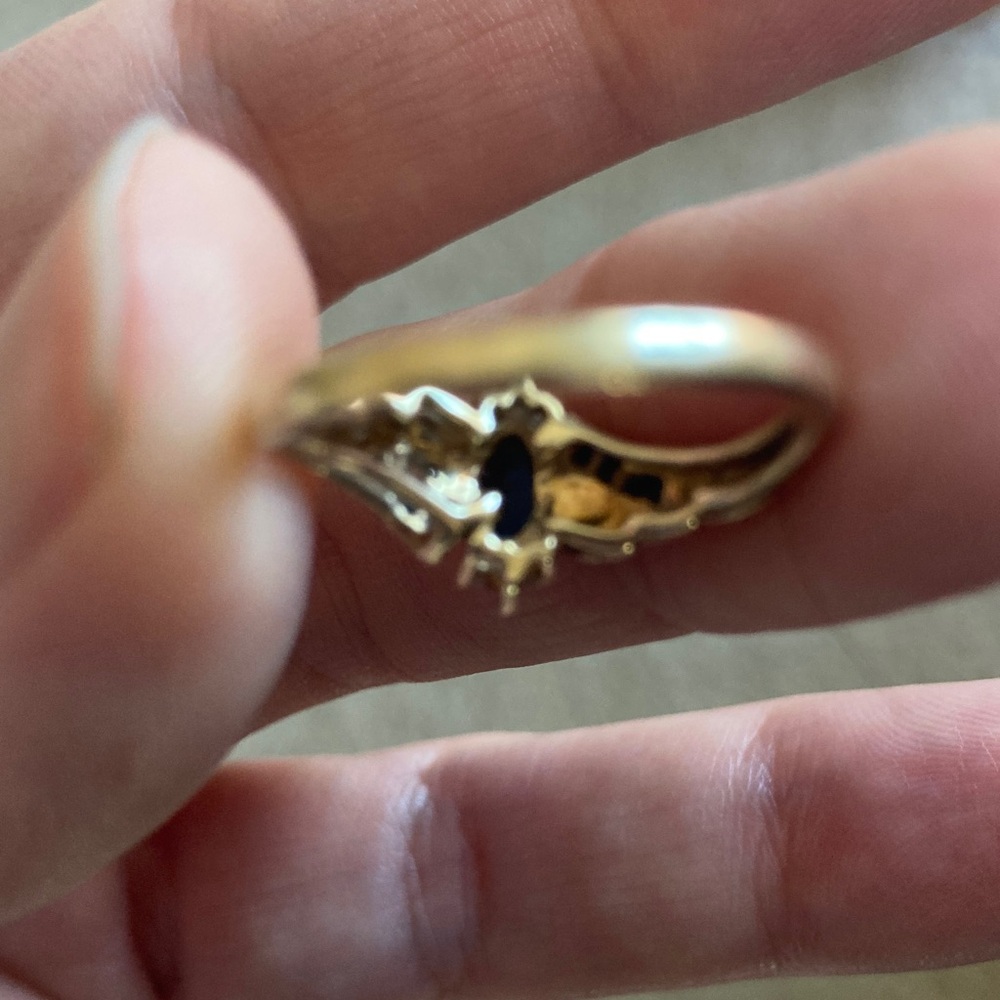 10k sapphire diamond ring - Picture 3 of 5